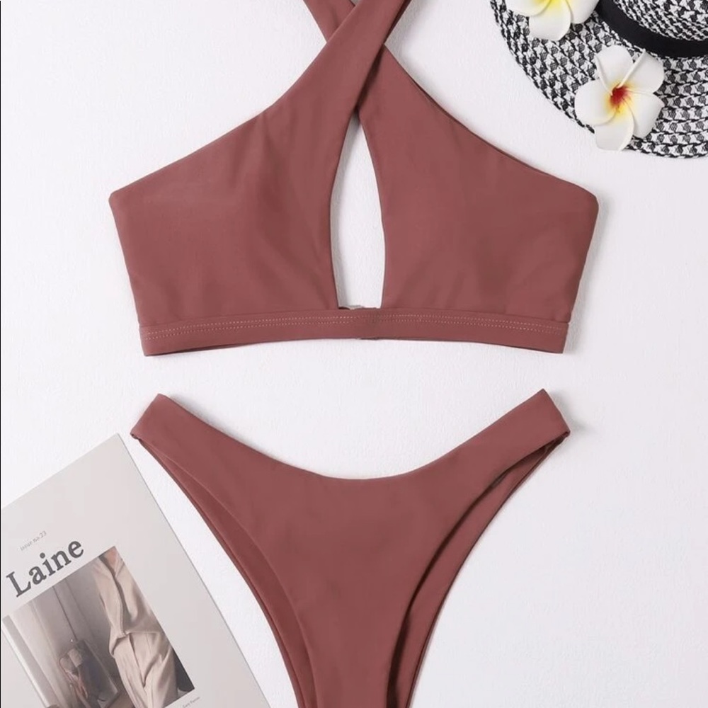 Criss cross high cut bikini